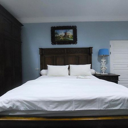 Nonie'S Huis Hotel Medan Luaran gambar