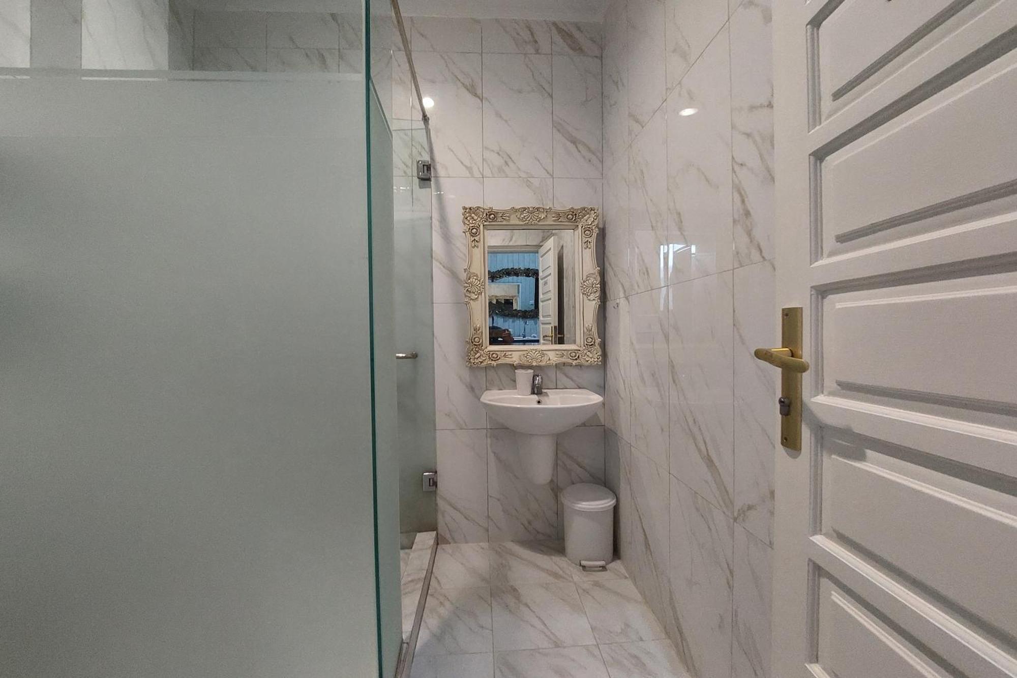 Nonie'S Huis Hotel Medan Luaran gambar