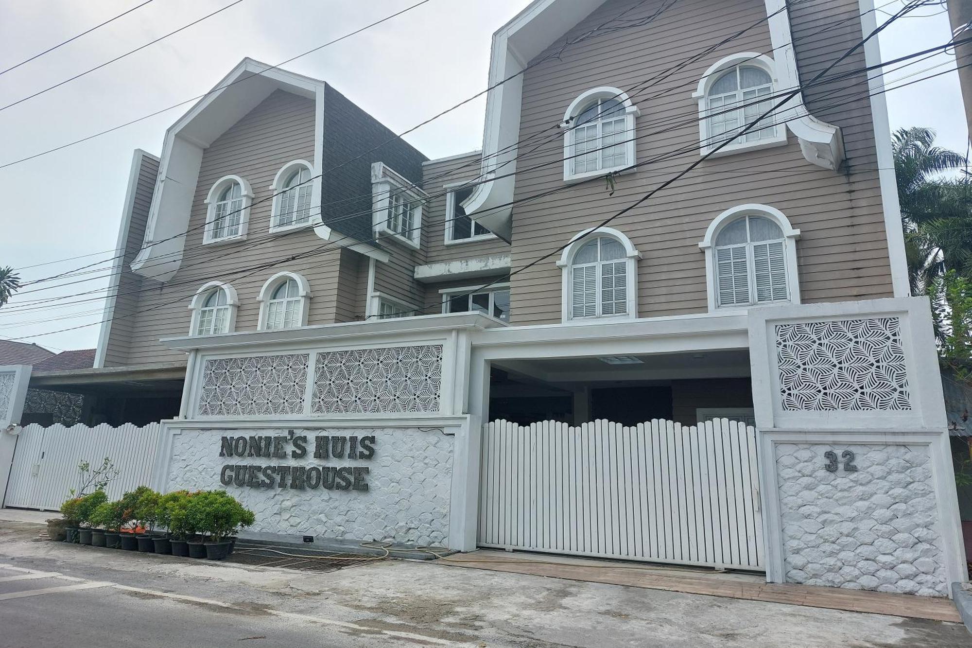 Nonie'S Huis Hotel Medan Luaran gambar
